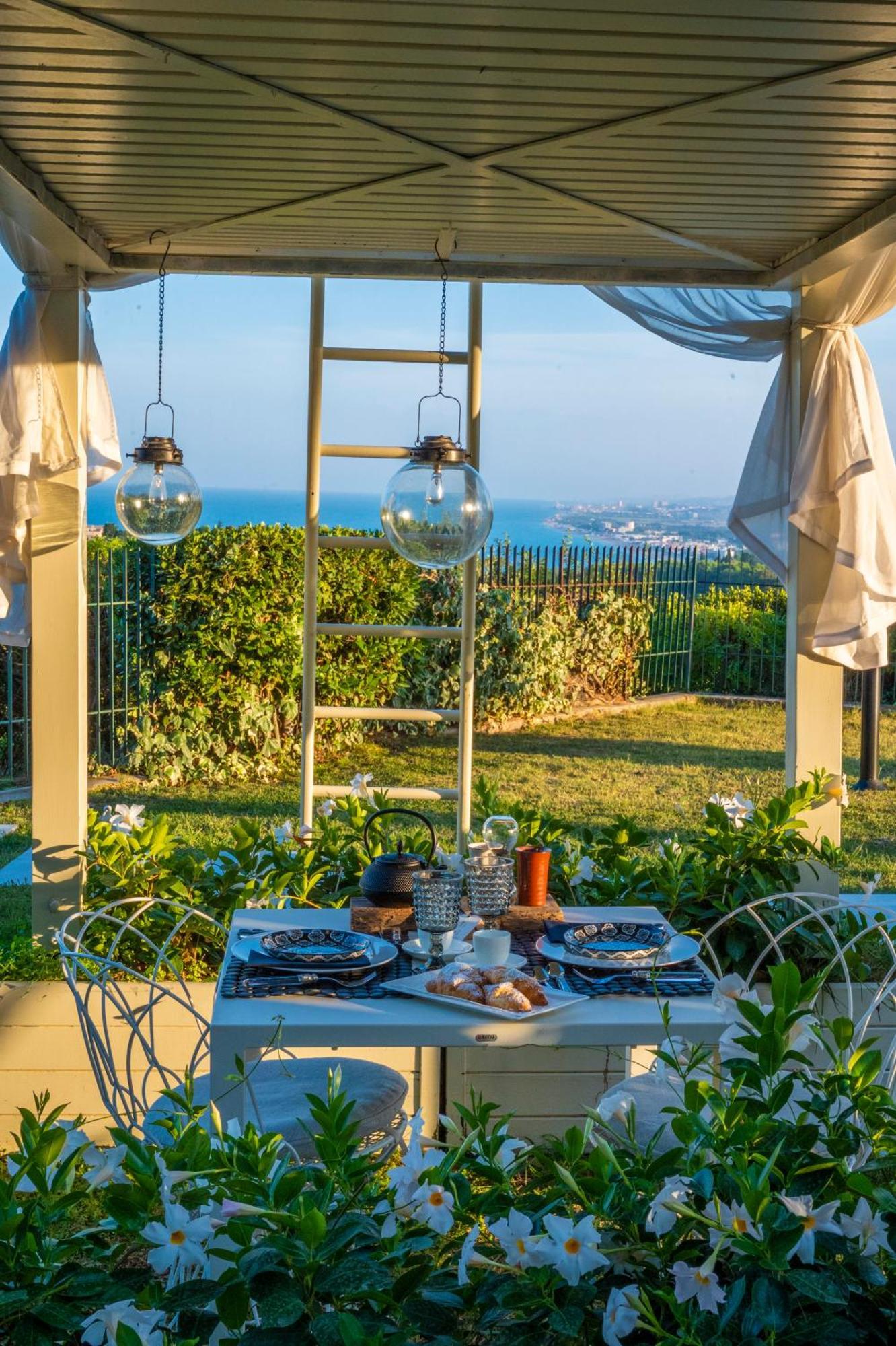 Bed and Breakfast Tra Gli Alberi E Il Mare Сіроло Екстер'єр фото