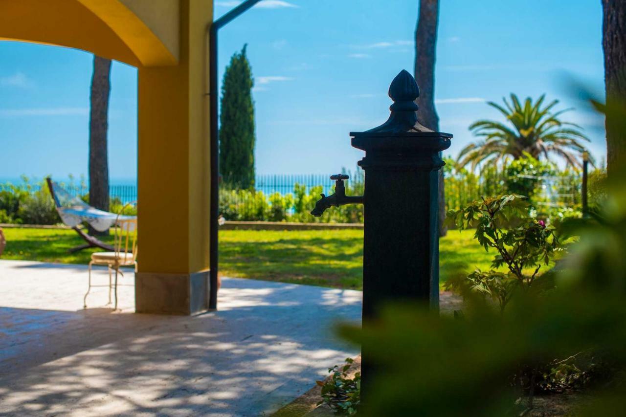 Bed and Breakfast Tra Gli Alberi E Il Mare Сіроло Екстер'єр фото
